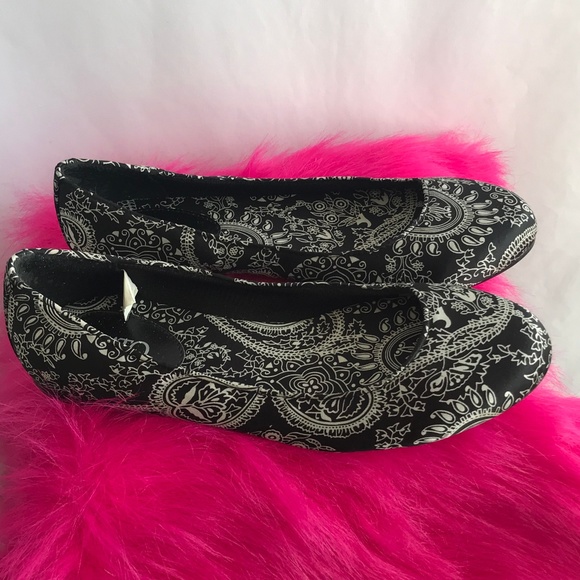 Cato black & White Print Ballet Shoes.NWOT - Picture 2 of 8